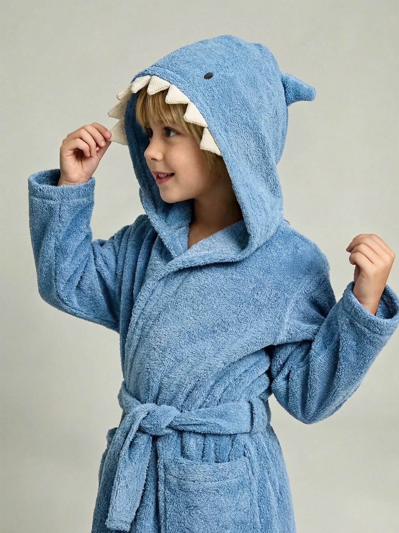 Peignoir enfant REQUIN personnalisable, avec coton recyclé bleu
