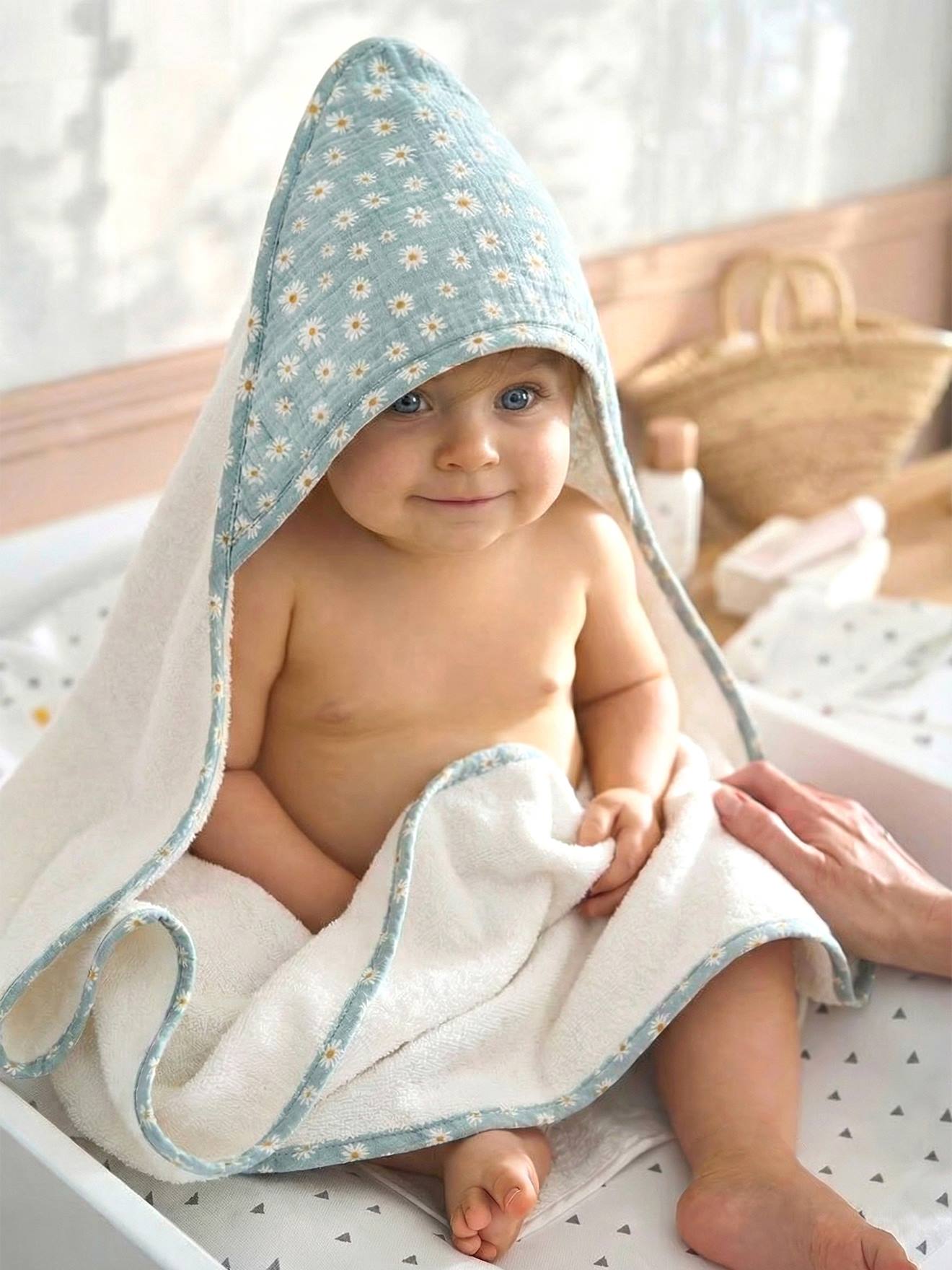 Cape de bain personnalisable et gant de toilette MARGUERITE bleu imprimé (Vertbaudet) - Couverture