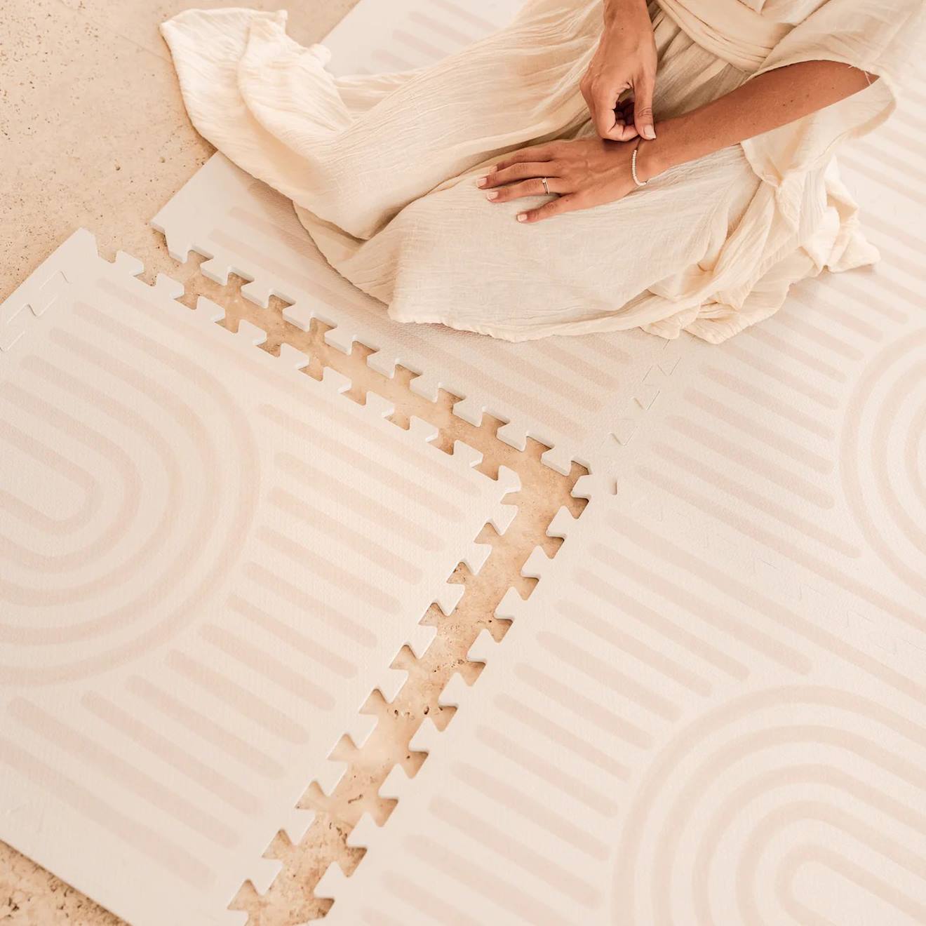 Haven Tapis D'éveil Et De Jeu Bébé Et Enfant Beige À Rayures (ToddleKind) - Image 1