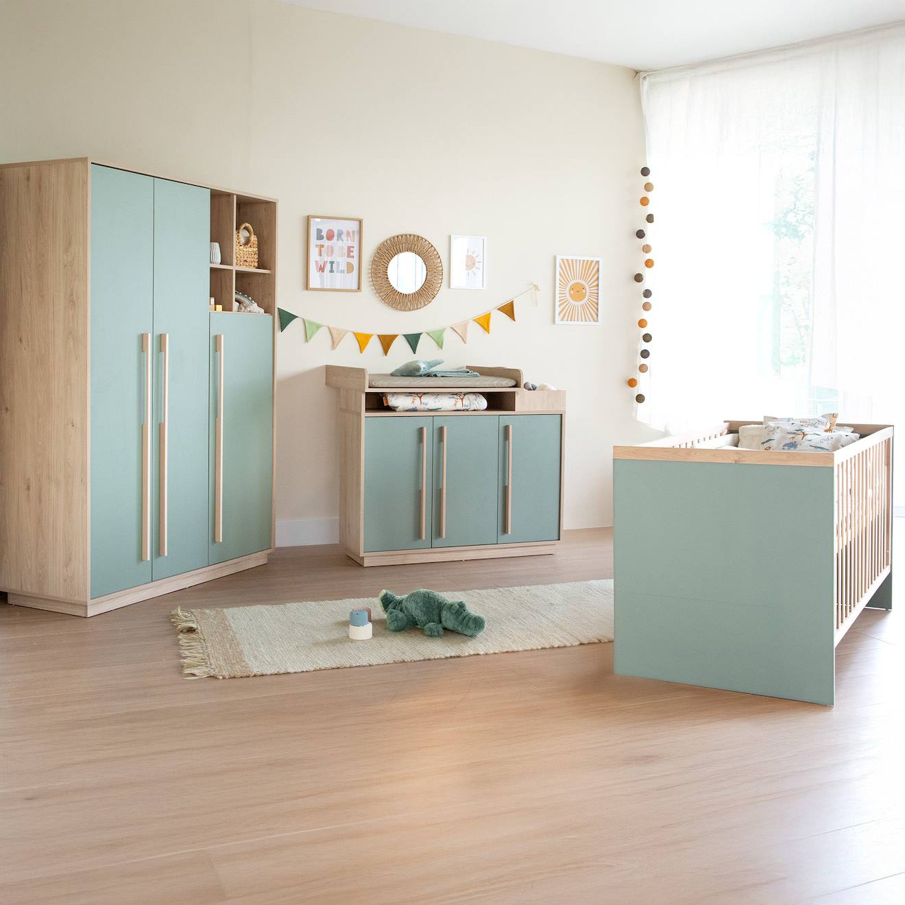 Chambre Bébé Complète - Lit Évolutif + Commode À Langer Et Armoire Selva Vert Sauge - Noyer De Virginie — photo 1/4