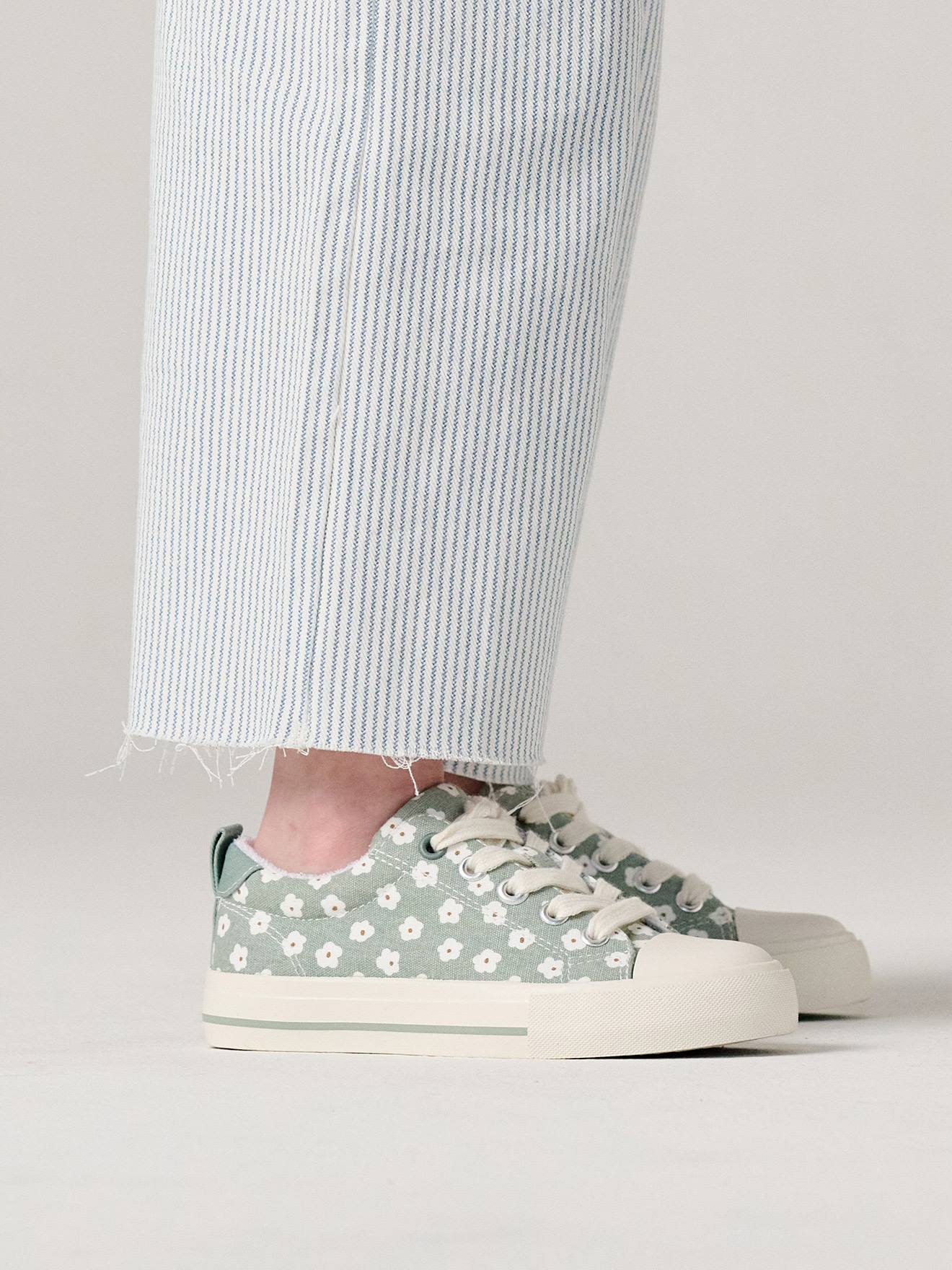 Baskets fille en toile fantaisie vert imprim 17 €
