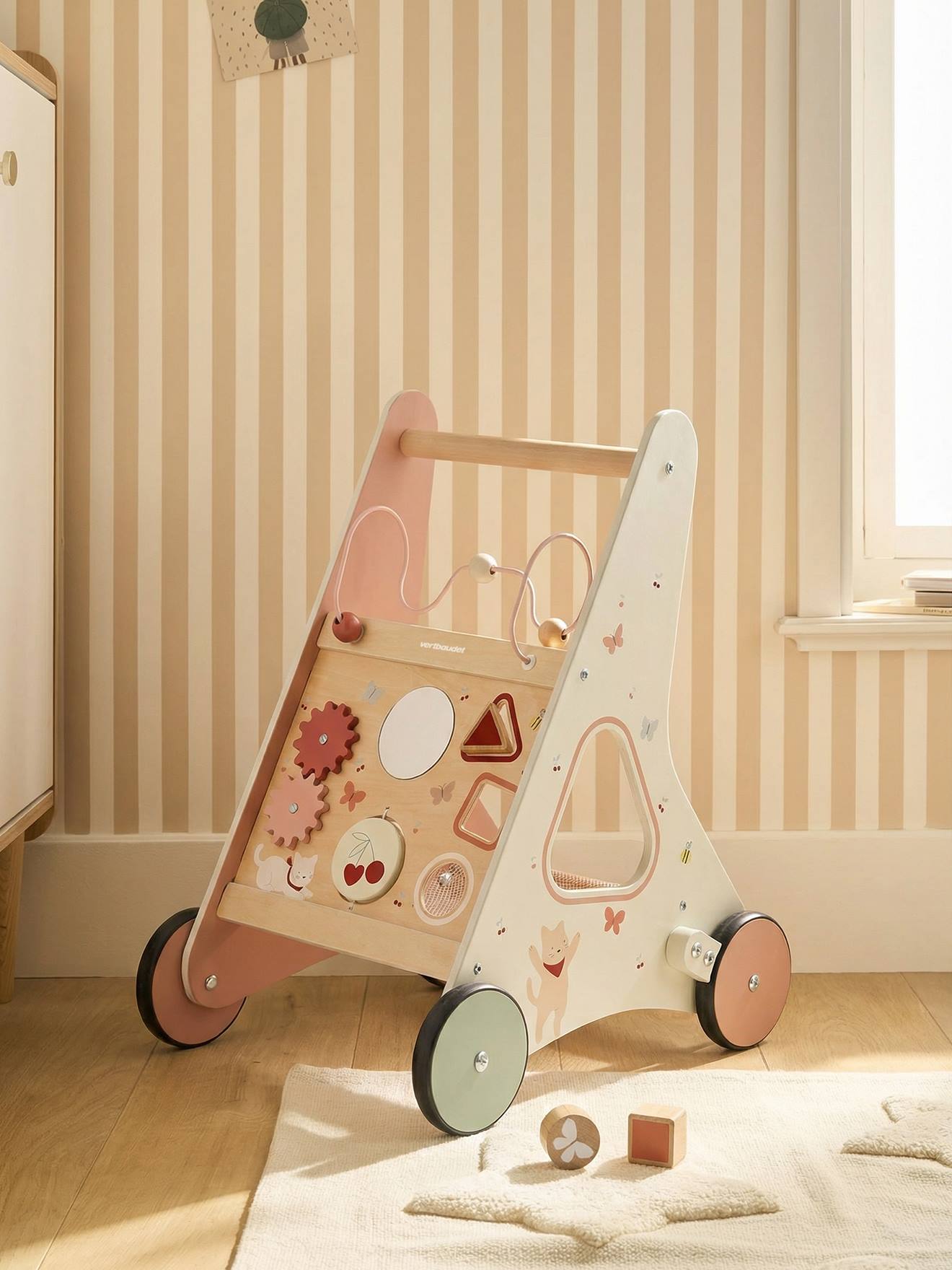 Chariot de marche avec freins en bois FSC®100% cherry (Vertbaudet) - Image 1