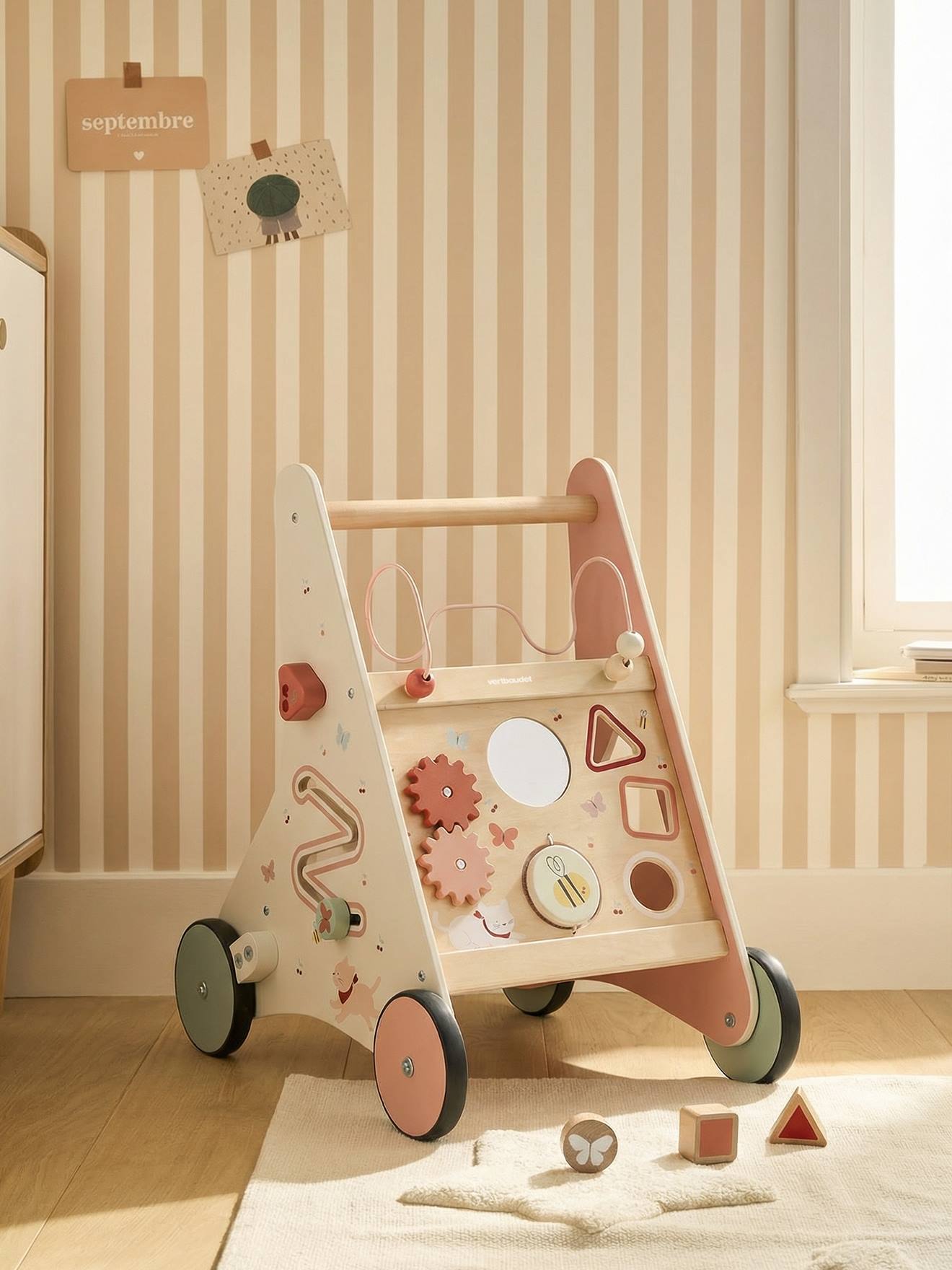 Chariot de marche avec freins en bois FSC®100% cherry (Vertbaudet) - Couverture