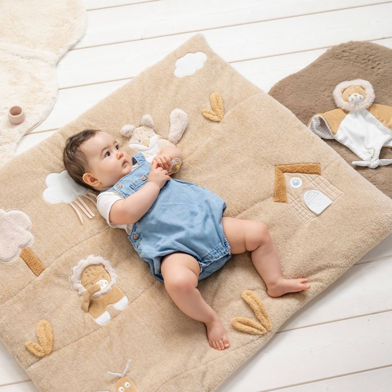 Tapis D’éveil Bébé En Velours Bouclette Avec Activités Sensorielles Marron, Écru (Nattou) - Image 1