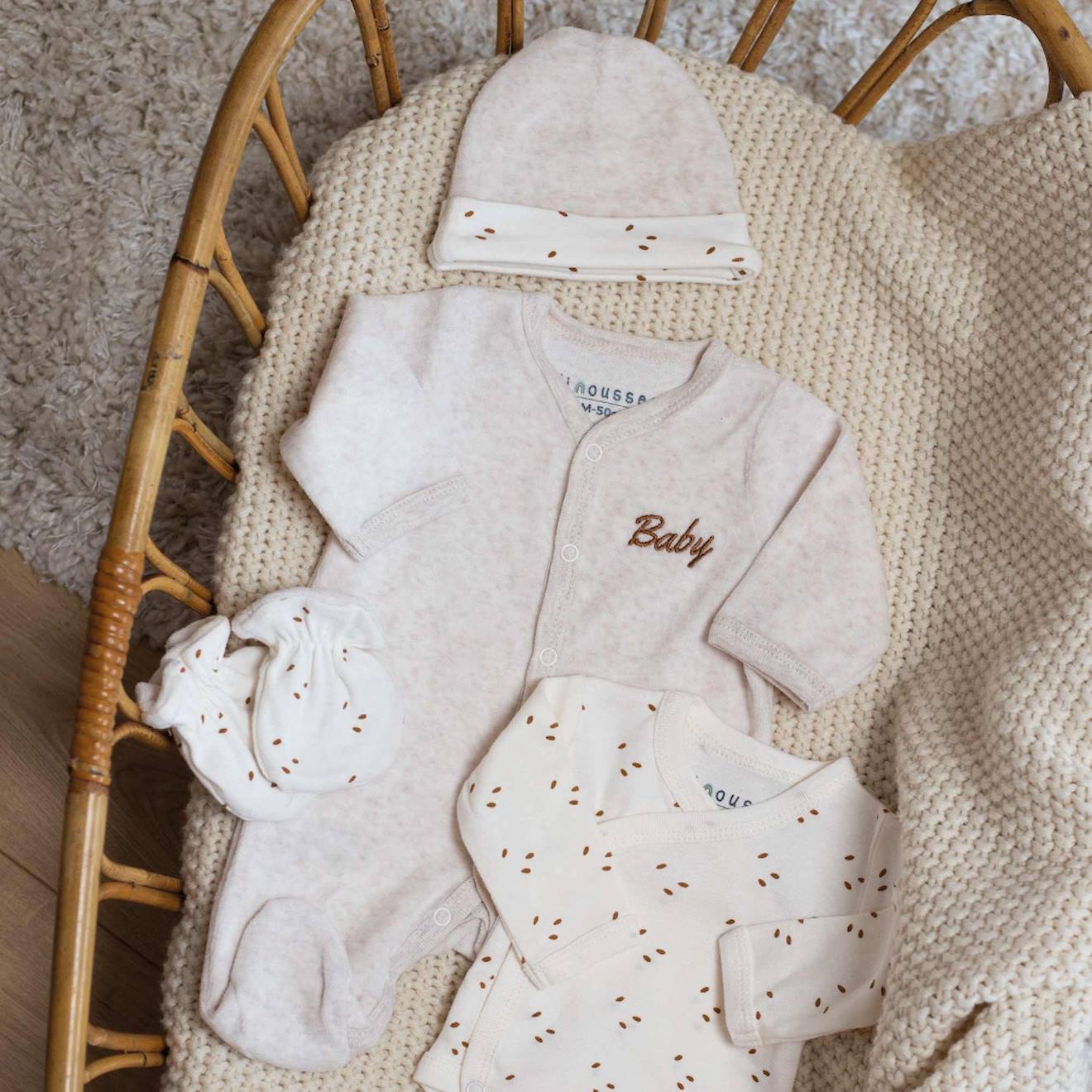 Trousseau Naissance Bébé Beige (Trois Kilos Sept) - Image 1