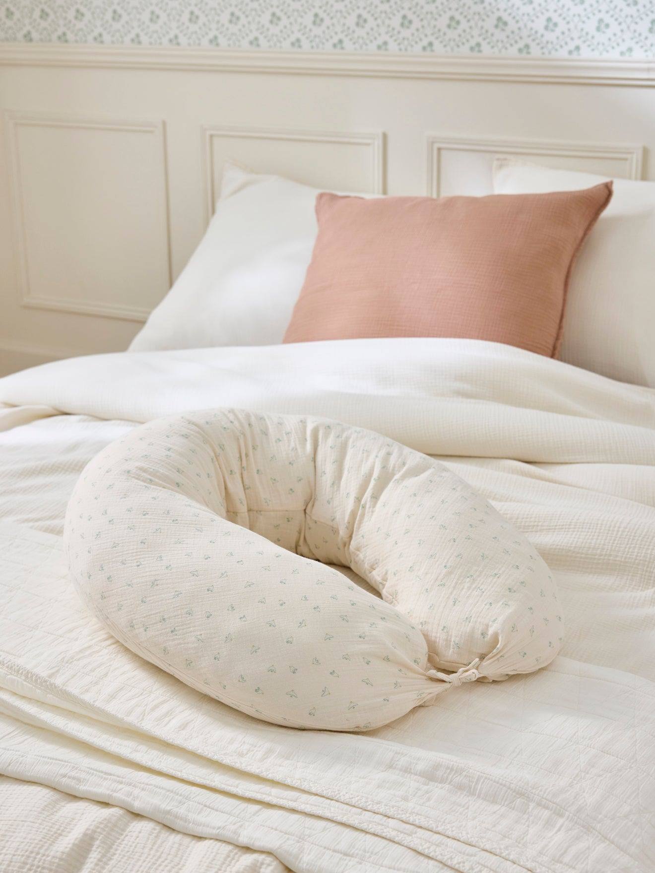 Coussin d'allaitement imprimé hirondelles