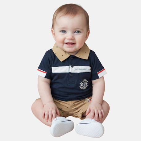 Bébé-Polo avec son short à motifs assorti