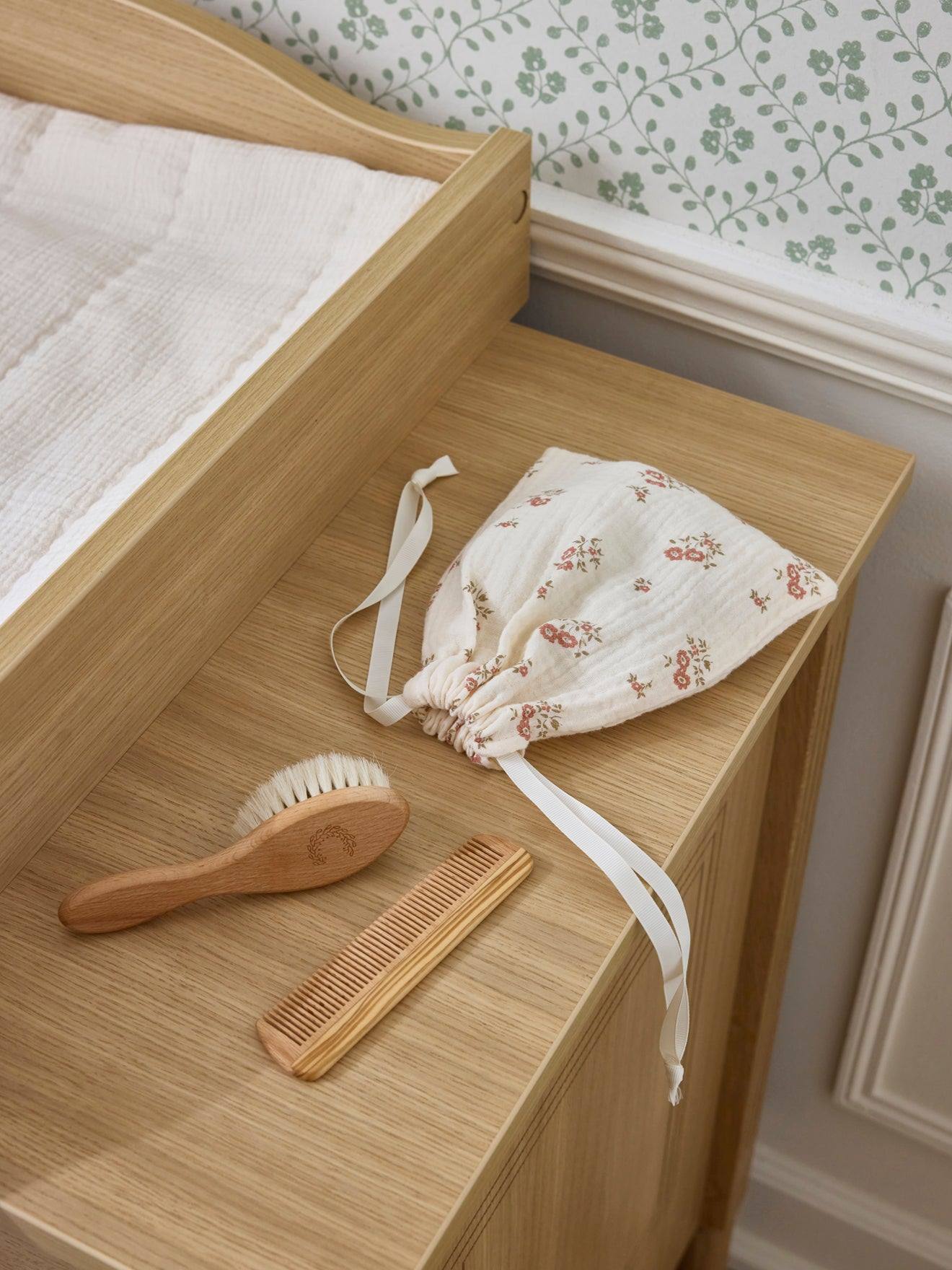 Brosse Et Peigne Bébé En Bois Imprimé Bianca (Cyrillus) - Couverture