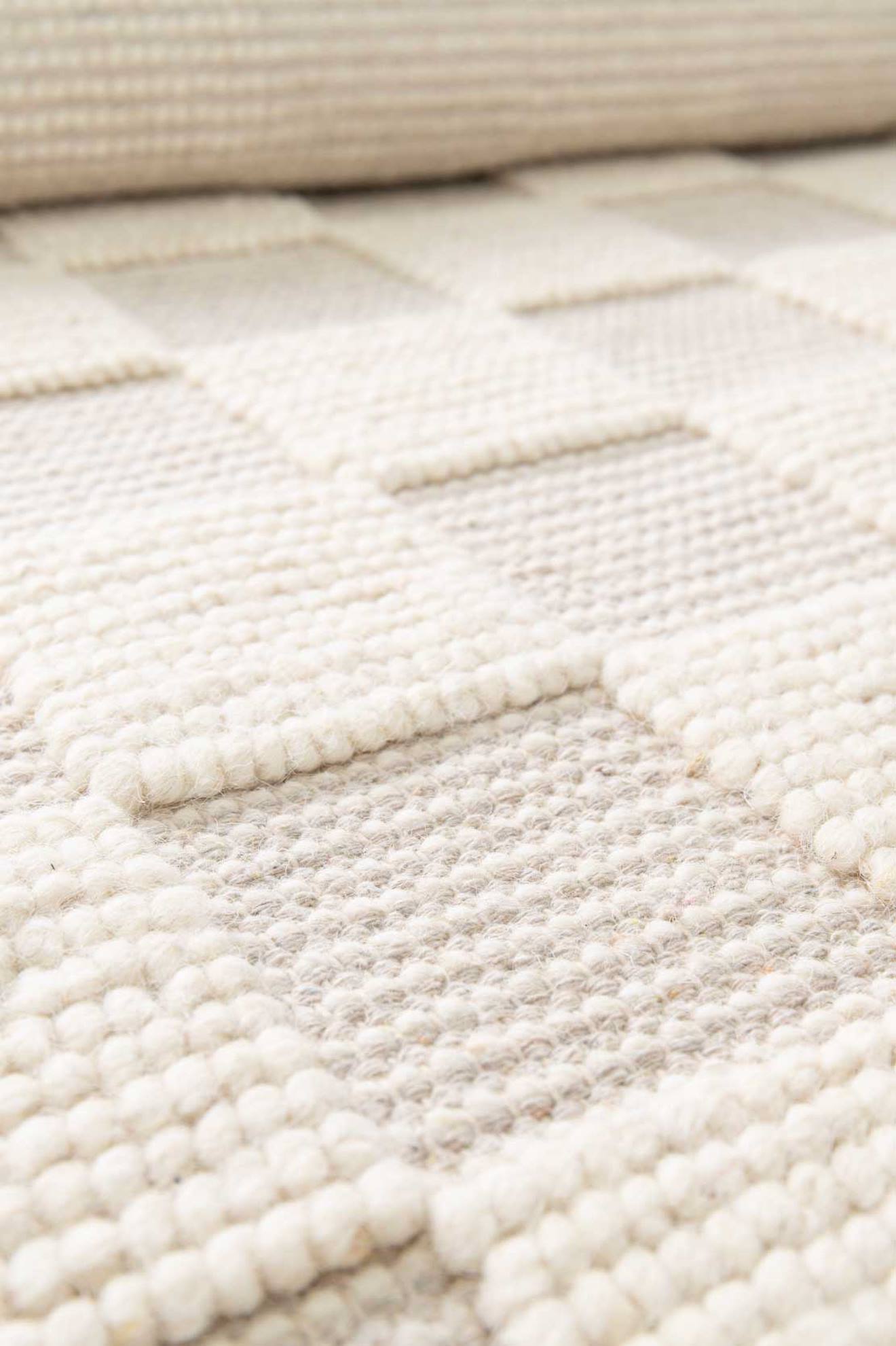 Tapis En Laine Et Coton A Carreaux Fait Main Gabin Beige Sable (AFK Living) - Image 2