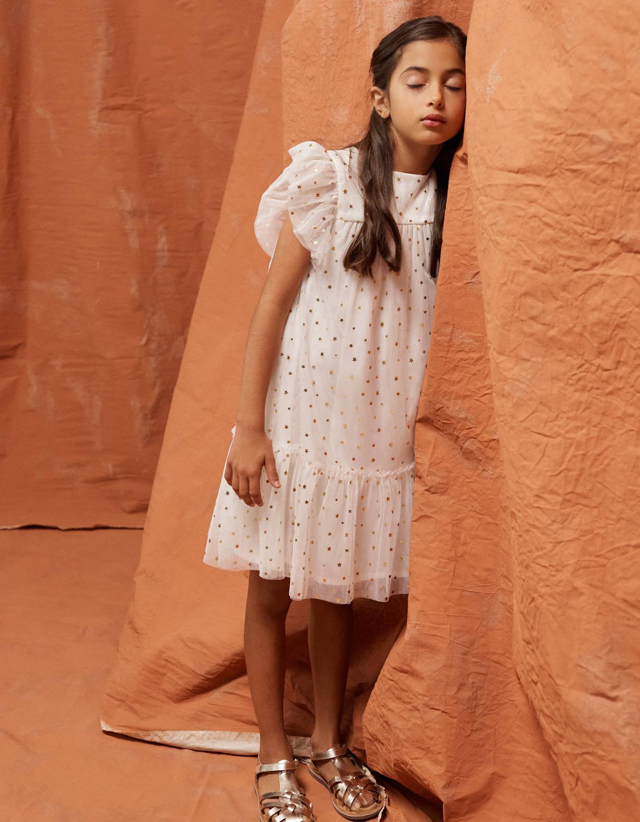 Robe En Tulle Sans Manches Avec Volants Et Étoiles Blanc Robe En Tulle Sans Manches Avec Volants Et Étoiles Blanc