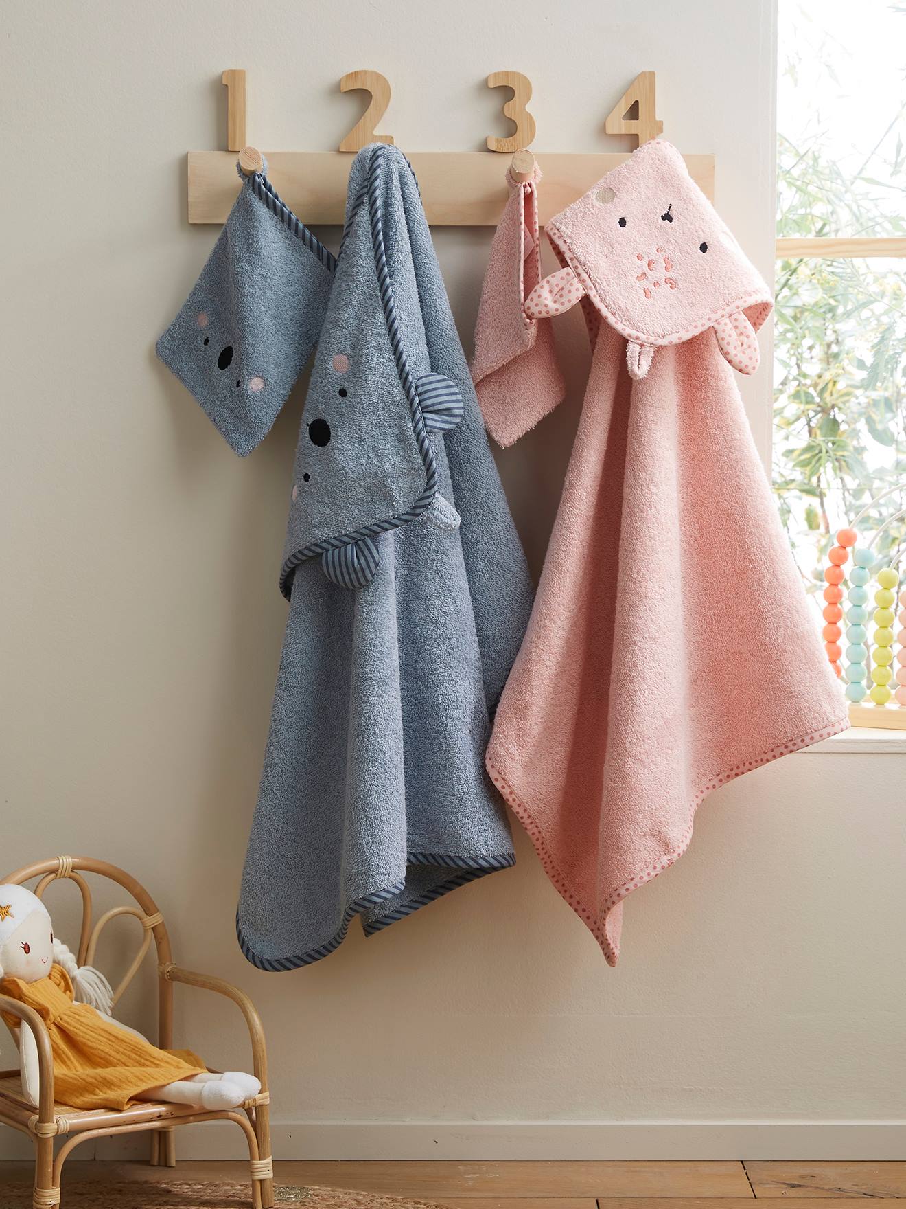 Cape de bain à capuche brodée animaux bleu (Vertbaudet) - Couverture