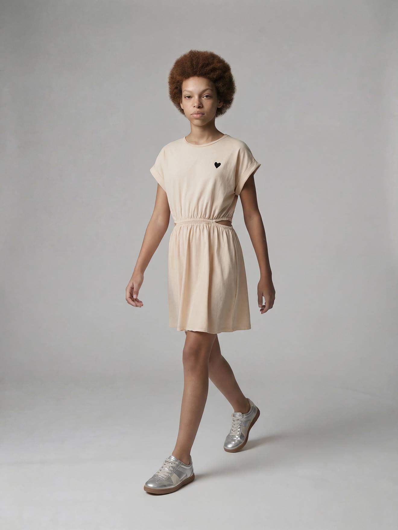 Robe fille avec ouvertures côtés vanille