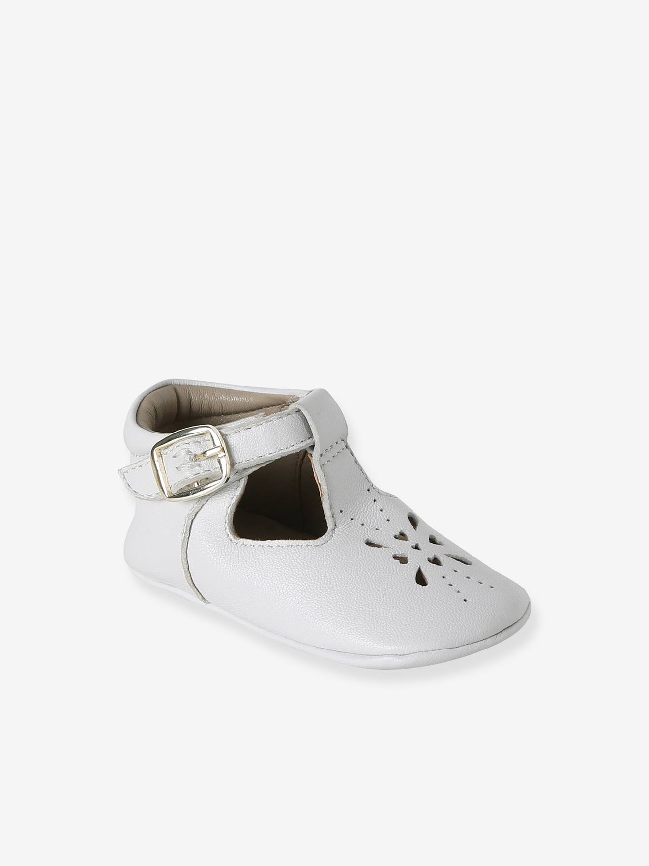 Chaussons bb cuir blanc 18 €