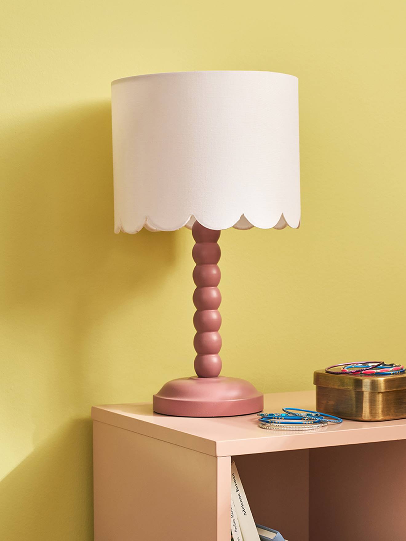 Lampe à poser détails Festons rose foncé Lampe à poser détails Festons rose foncé