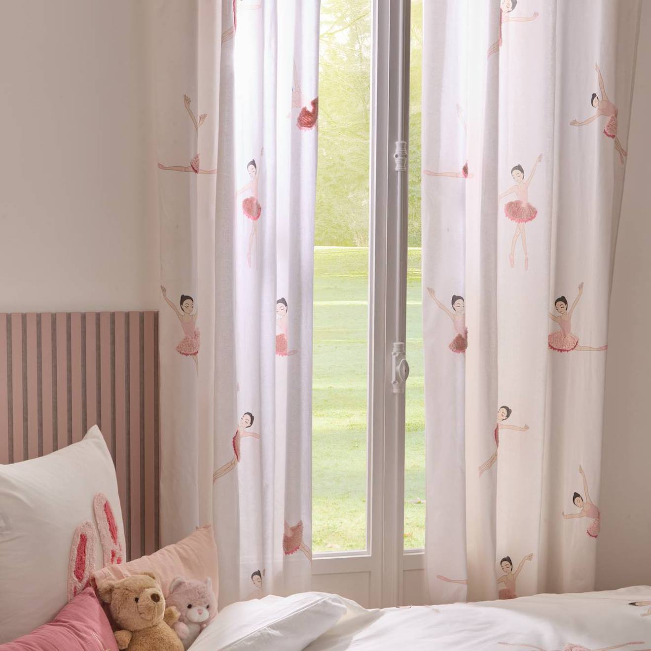 Rideau En Coton Motifs Brodés Ballerines - Tufy Rose