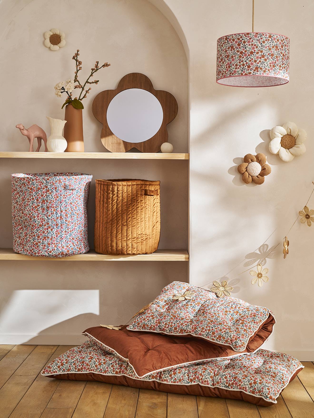 Guirlande fleurs rotin beige (Vertbaudet) - Image 1