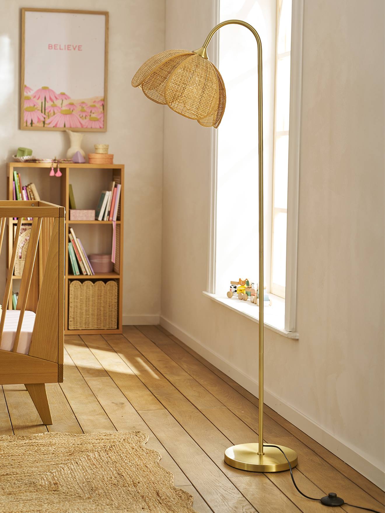 Lampadaire rotin fleur métal doré Lampadaire rotin fleur métal doré