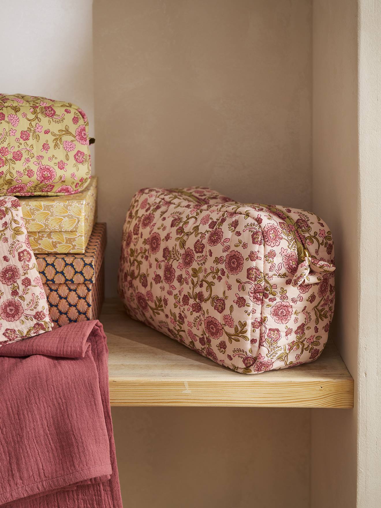 Trousse toilette rose imprimé (Vertbaudet) - Couverture