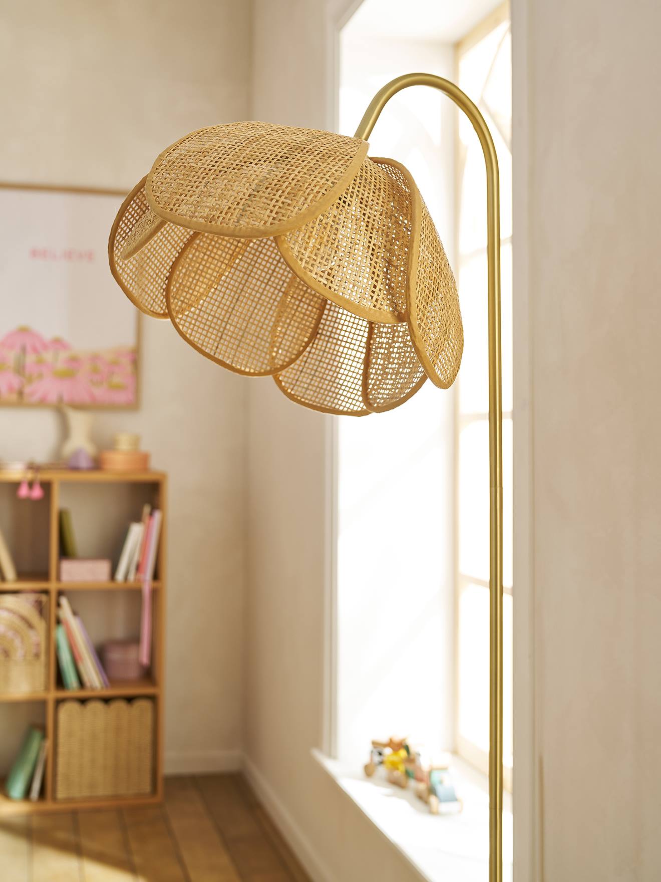 Lampadaire rotin fleur métal doré (Vertbaudet) - Image 1
