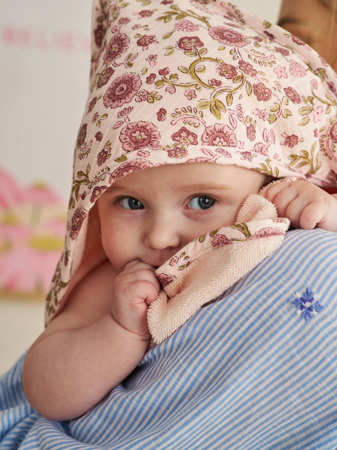 Cape de bain et gant LATIKA rose imprimé (Vertbaudet) - Image 1