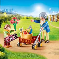-City life - petite fille et grand-mère 70194