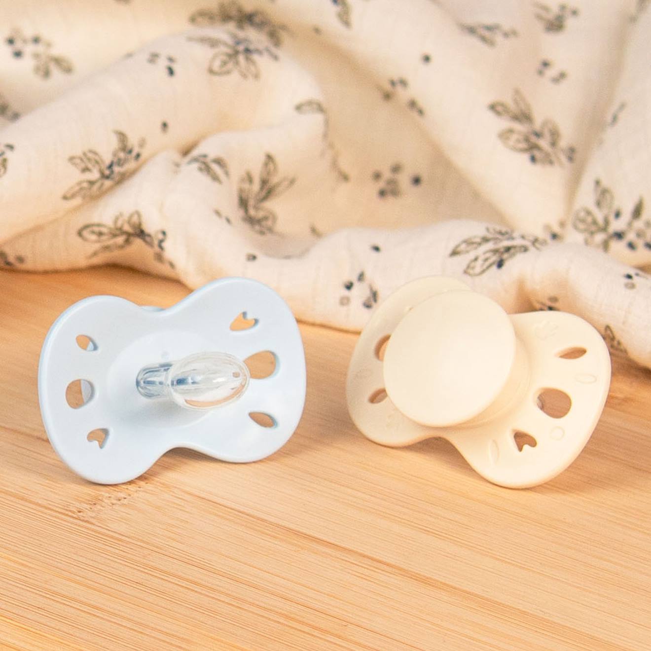 Sucette Anatomique Essentielle - 0-6 Mois - Lot De 2 Bleu + Beige (Biolane) - Image 1