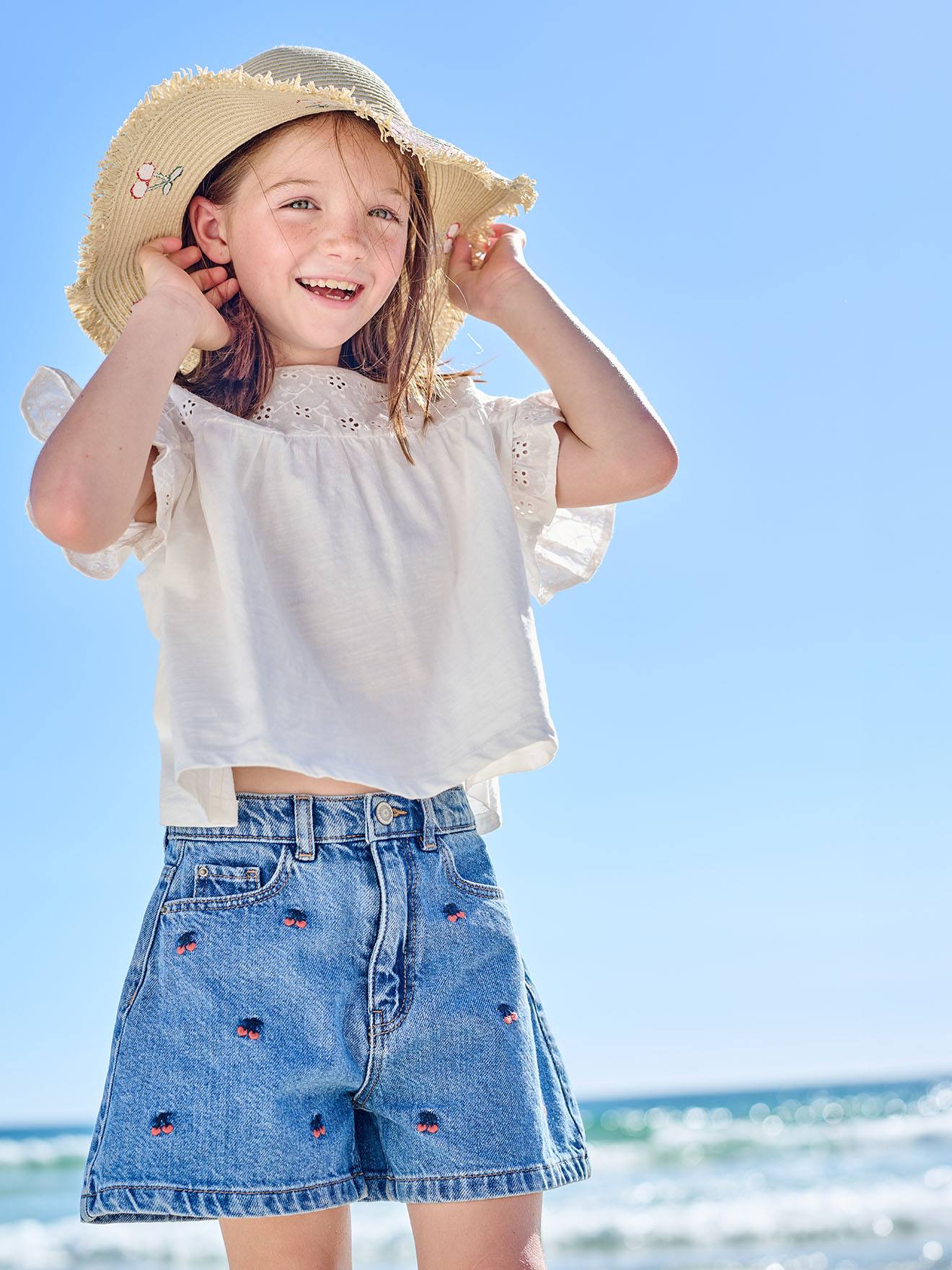 Short fille brod bleu moyen 20 €