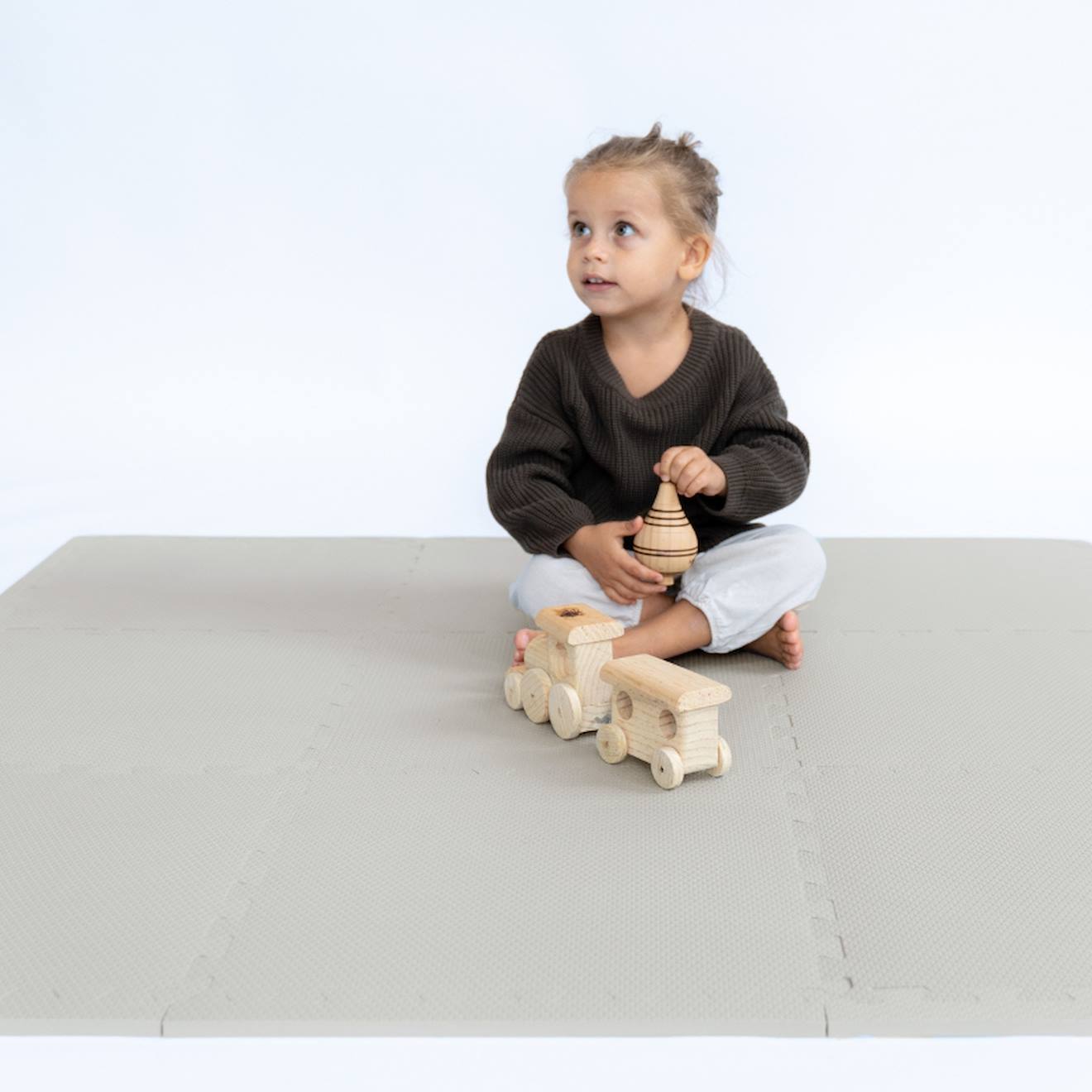 Tapis De Jeu Bébé Et Enfant Classique Gris Clair (ToddleKind) - Image 1
