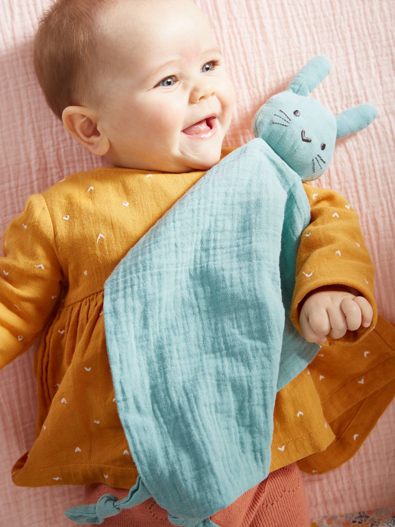Doudou personnalisable en gaze de coton + hochet rond vert