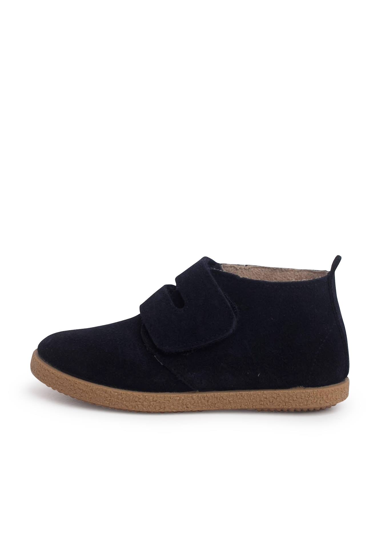 Bottes En Suéde Avec Large Bande Adhésive Bleu Marine Bottes En Suéde Avec Large Bande Adhésive Bleu Marine