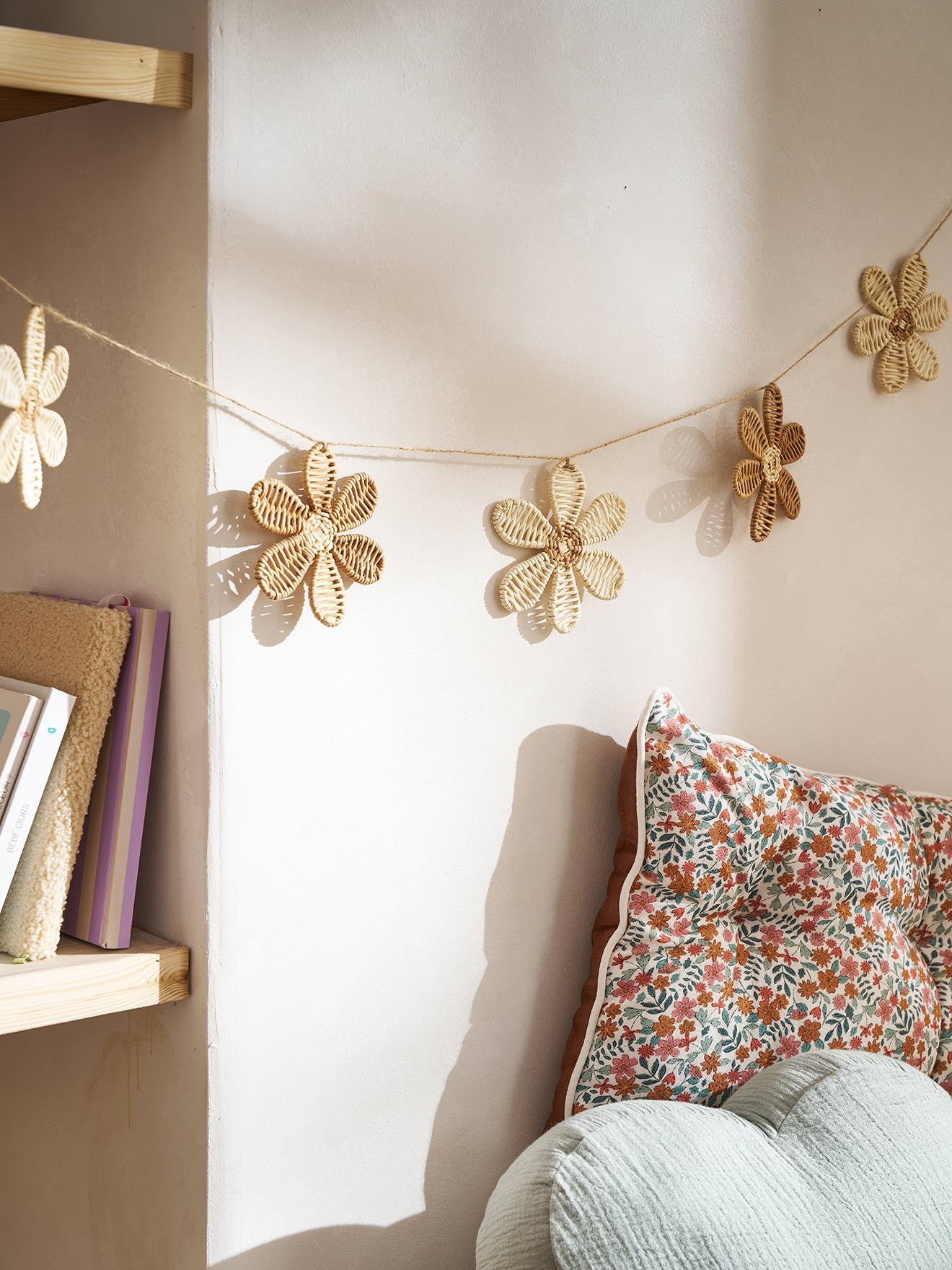 Guirlande fleurs rotin beige