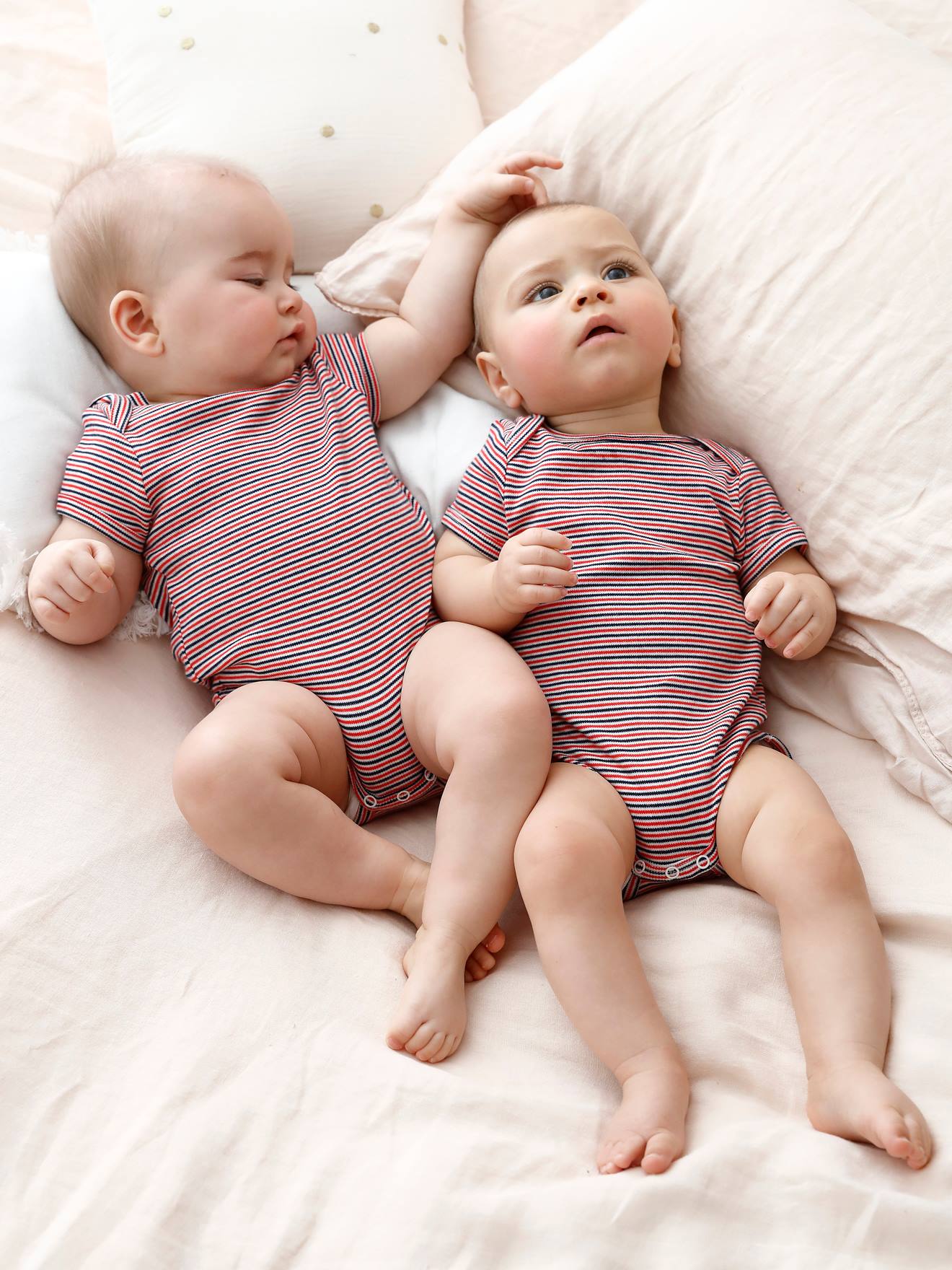 Twins Baby Grow nouvelle arrivée body gilet Ensemble Cadeau Idée Garçon et fille 