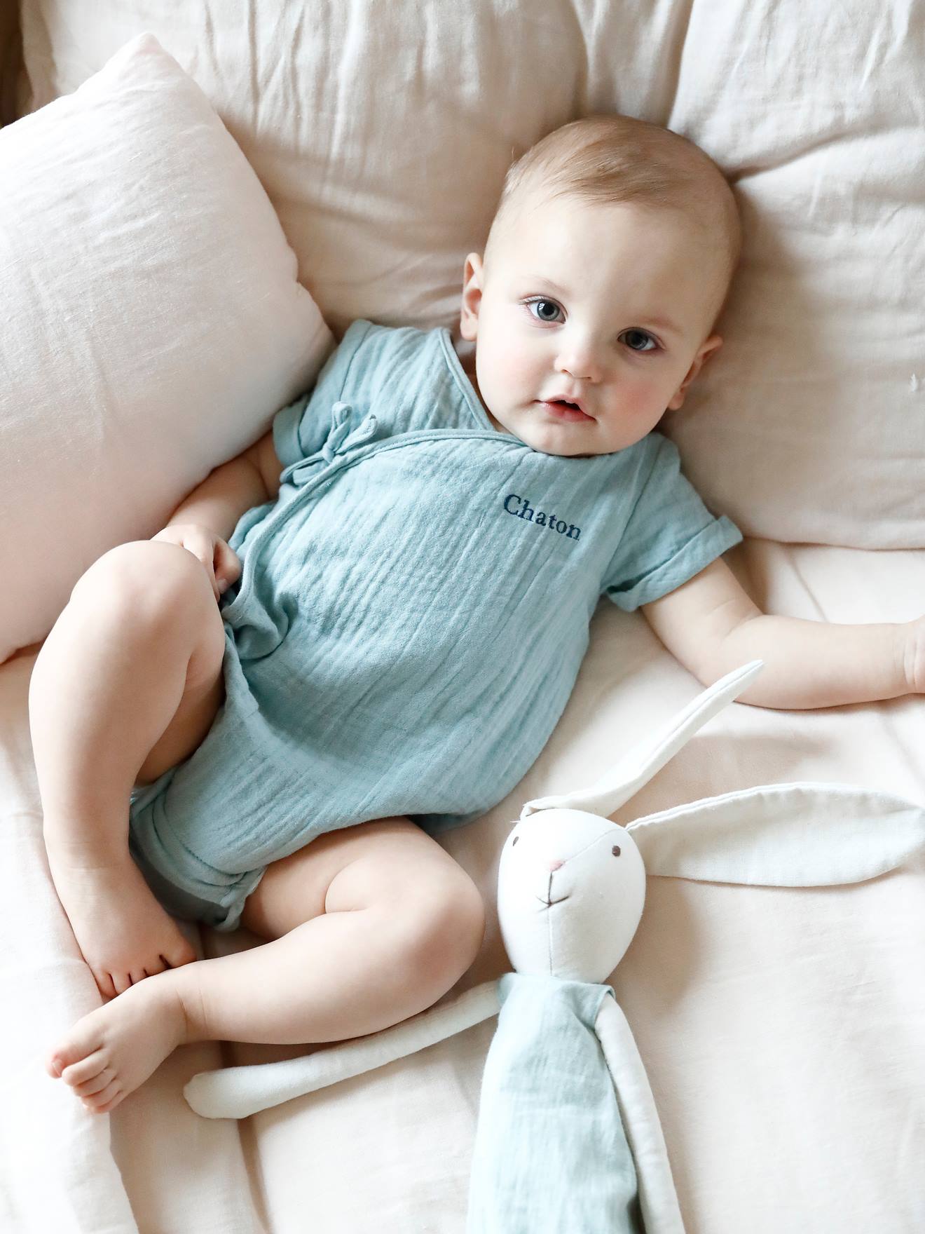 Body bébé personnalisable en gaze de coton ouverture naissance vert céladon