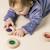 Hochet sensoriel donut calme Bleu+Jaune+Orange+Rose+Rouge+Turquoise+Vert+Violet 29 - vertbaudet enfant 