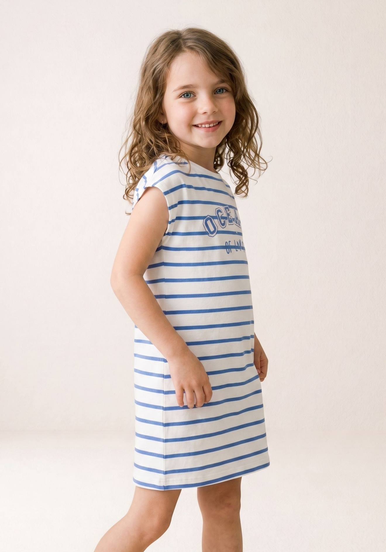 Robe Manches Courtes Fille Fond Blanc Casse Raye Bleu Moy Robe Manches Courtes Fille Fond Blanc Casse Raye Bleu Moy