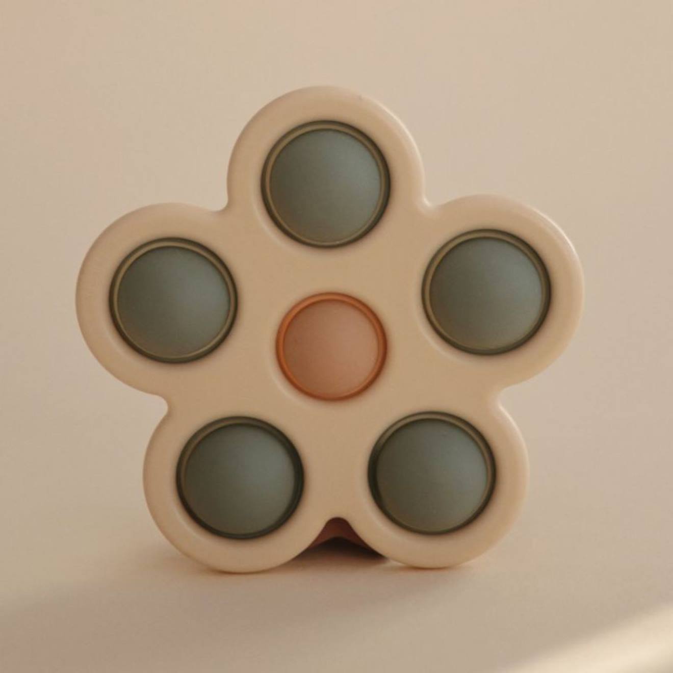 Pop-it Fleur En Silicone Beige, Vert D'eau (Mushie) - Image 2