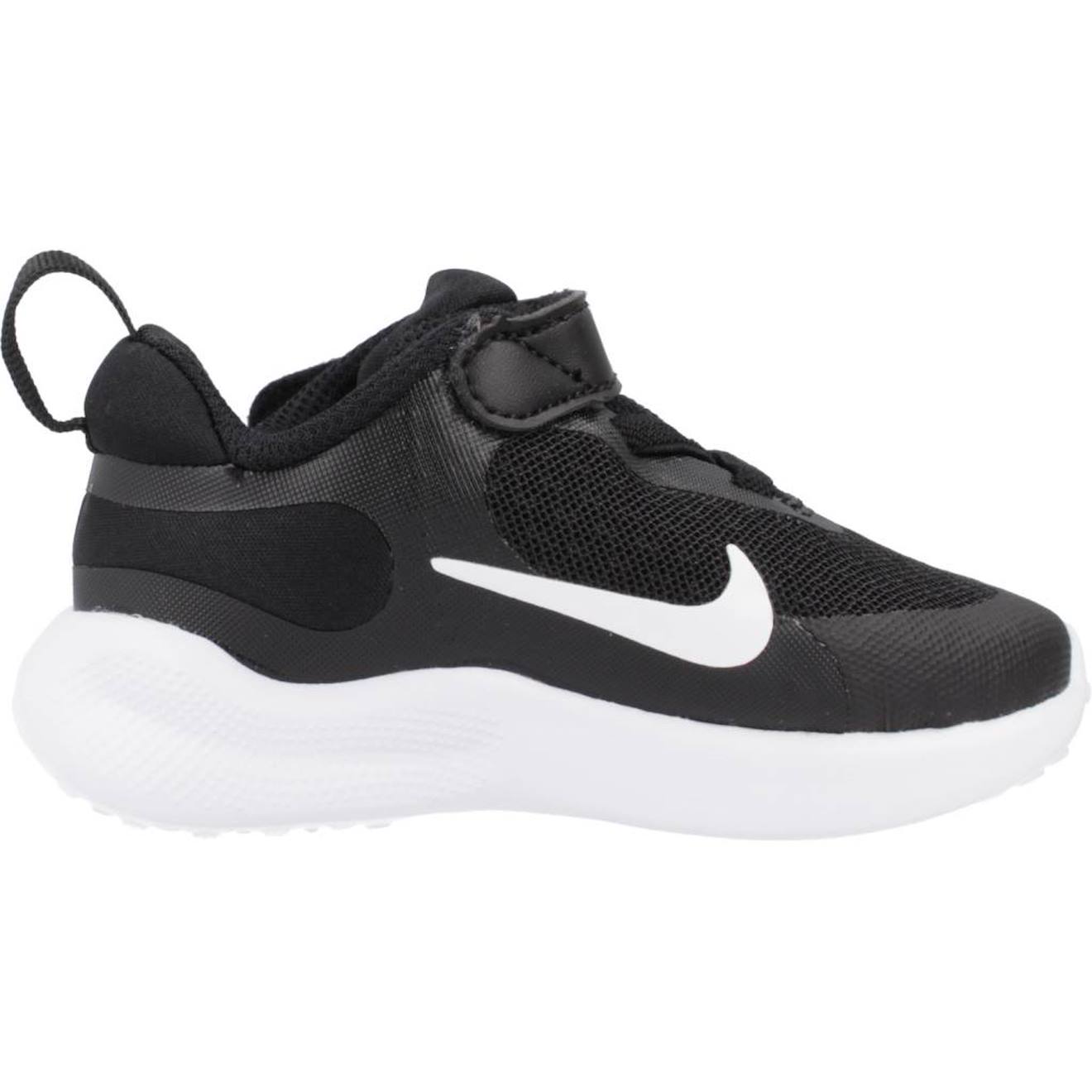 Basket Garçon Modèle Nike Revolution 7 Noir 003