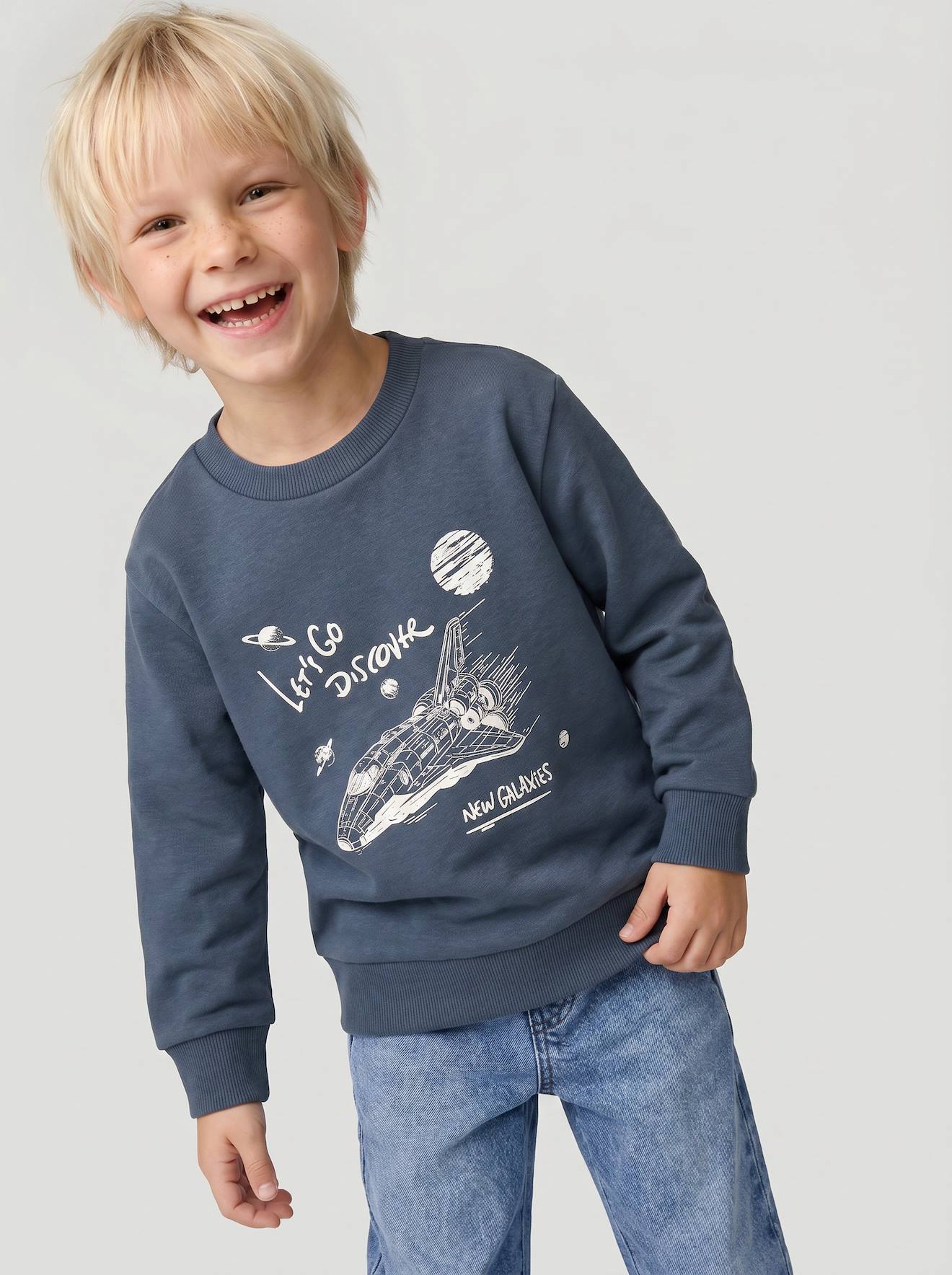 Sweat garon col rond manches longues bleu nuit 10 €