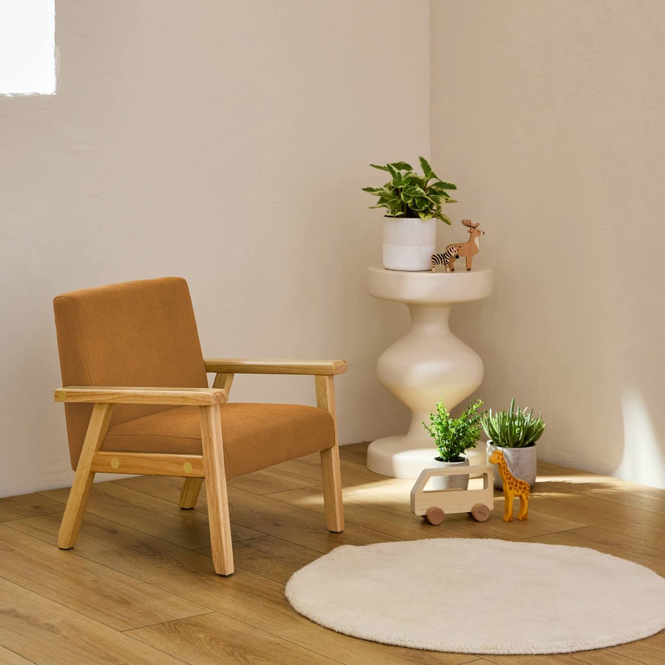 Fauteuil Scandinave Enfant Velours Côtelé Et Bois D'hévéa Isak L 47 X P 43,5 X H 50cm Moutarde