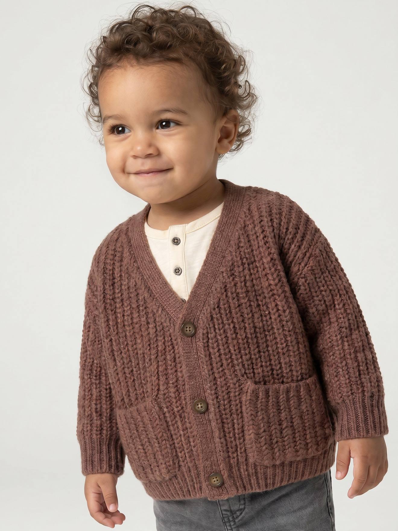 Gilet bb col V en maille grosse jauge chocolat 20$