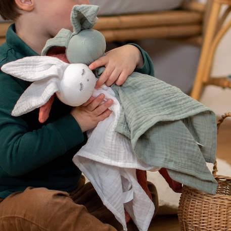 Doudou lapin  en gaze de coton jeanne Beige+Blanc+Blanc à pois or+Bleu+Camel+Écru+Gris+Rose+Terracotta+Vert de gris 56 - vertbaudet enfant 