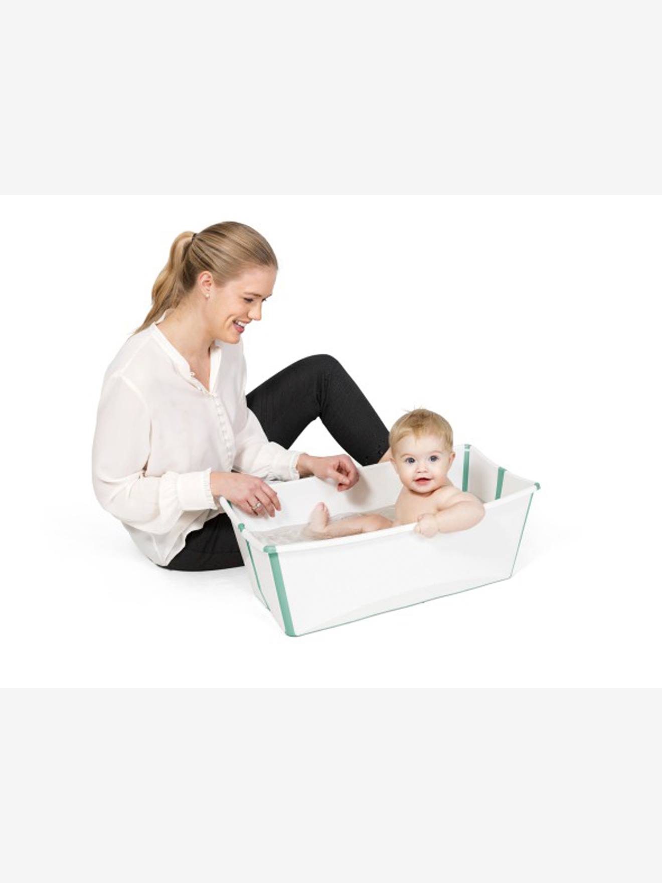 Stokke - Pliable et transportable, la baignoire #Flexibath est ultra  pratique. Avec son support doté de pieds antidérapants, disponible en  option, vous pouvez positionner la baignoire à une hauteur confortable en  toute