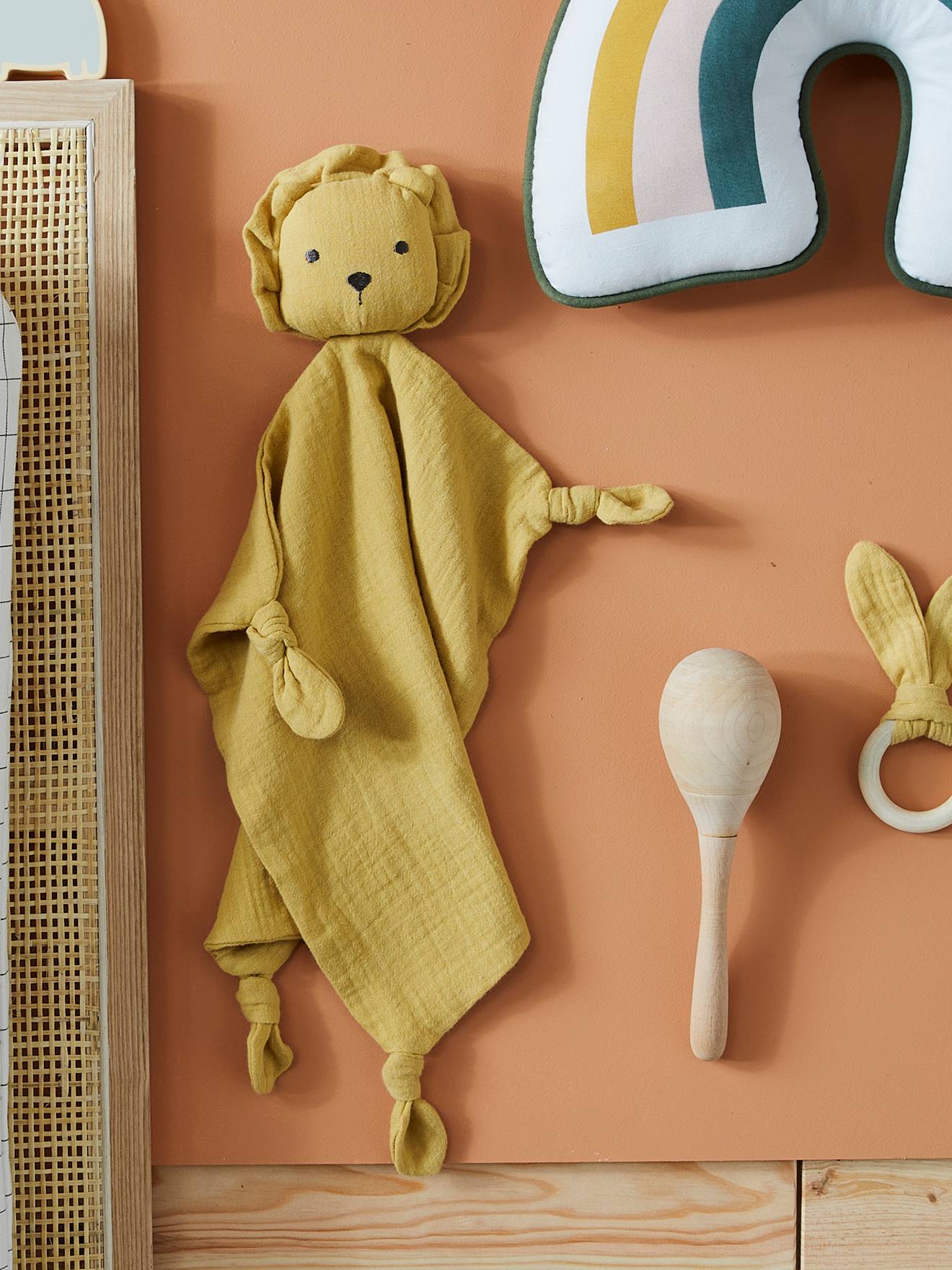 Vertbaudet - Doudou personnalisable en gaze de coton + hochet rond curry