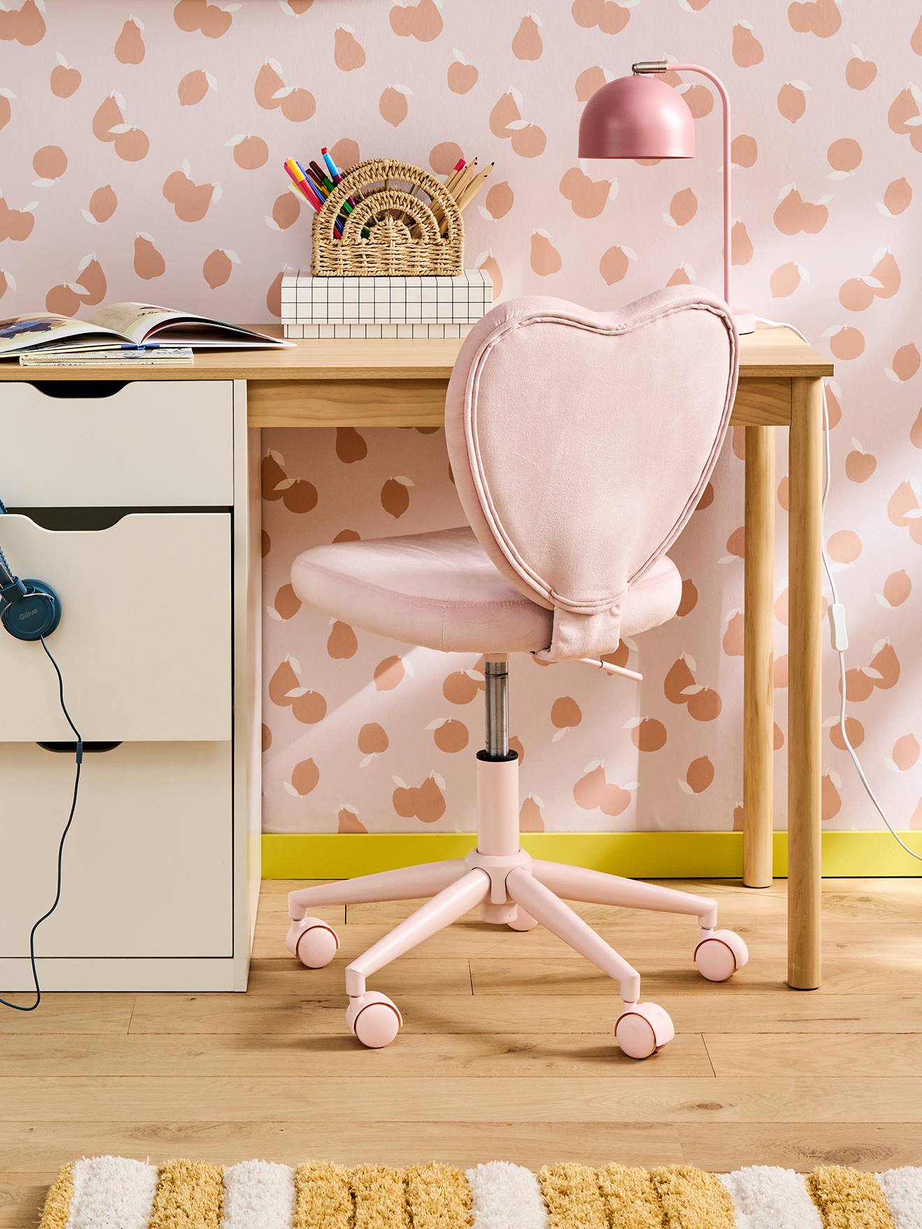 Chaise à roulette enfant cœur rose Chaise à roulette enfant cœur rose