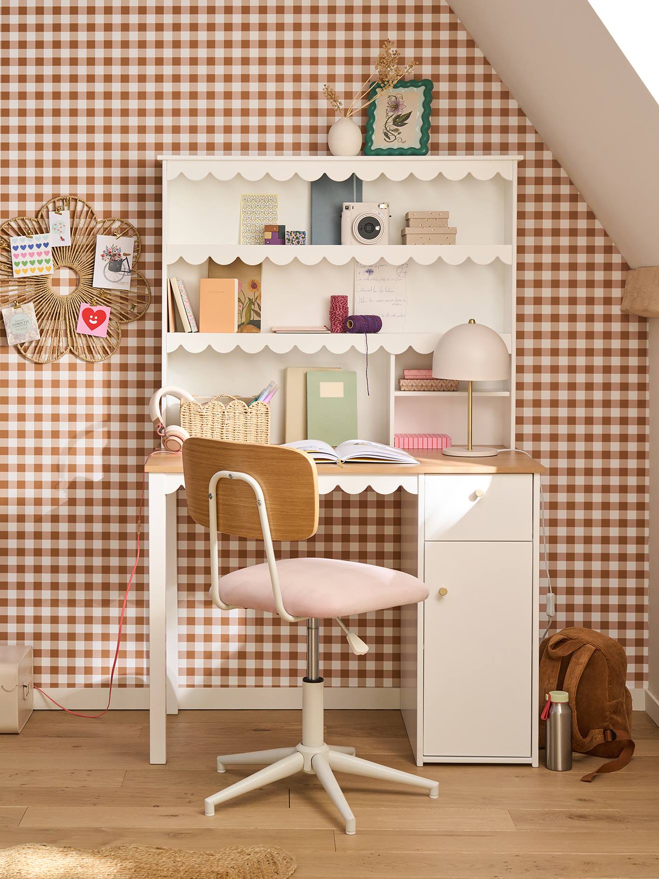 Bureau enfant rangement feston blanc Bureau enfant rangement feston blanc