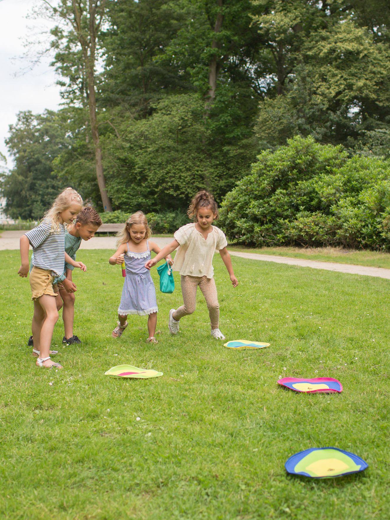 Jeu De Course Aux Couleurs - Tapis Et Bâtons Colorés - Jeu Extérieur Multicolore