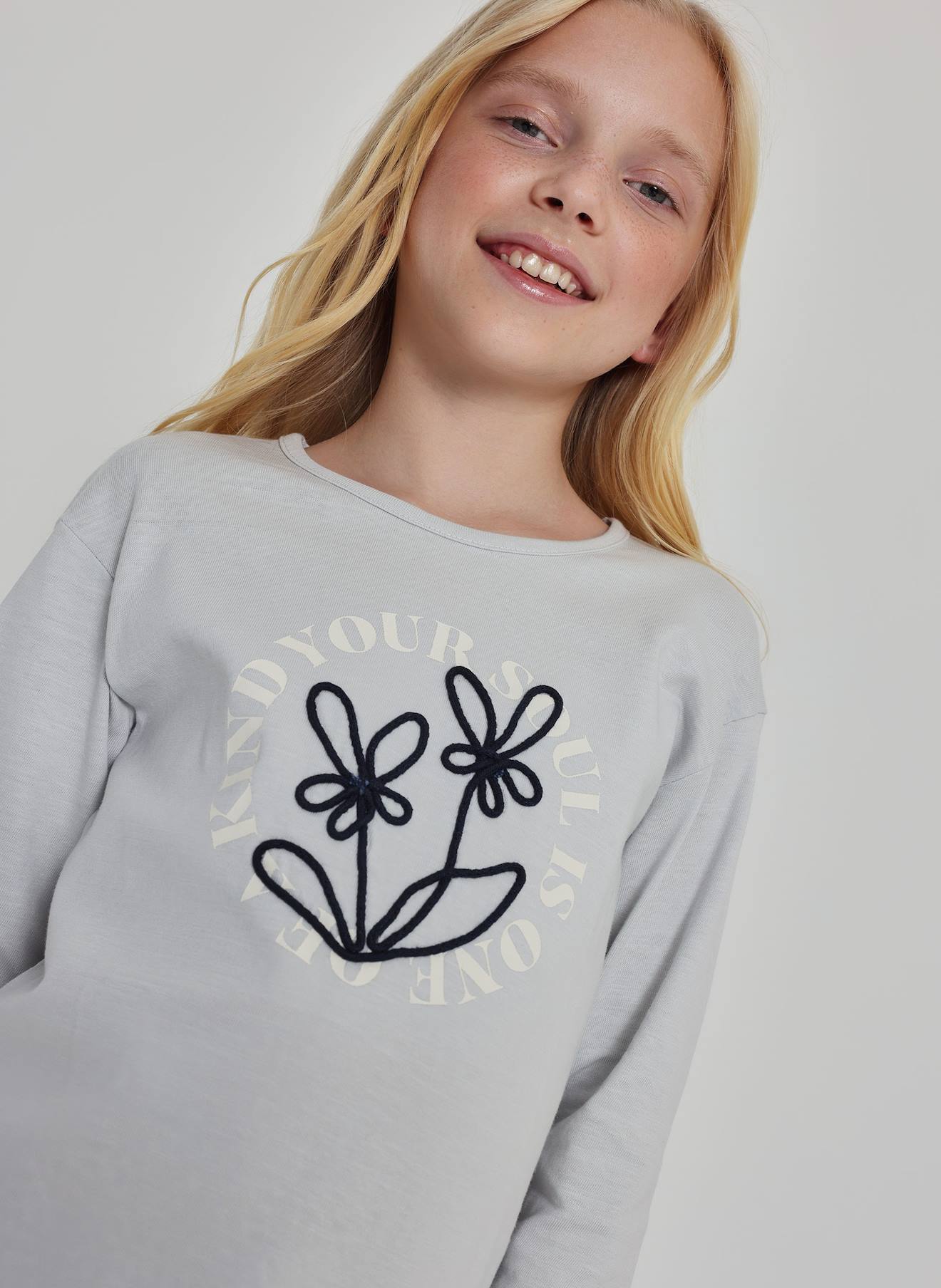 T-shirt Fille En Maille Avec Fleurs Brodées Gris
