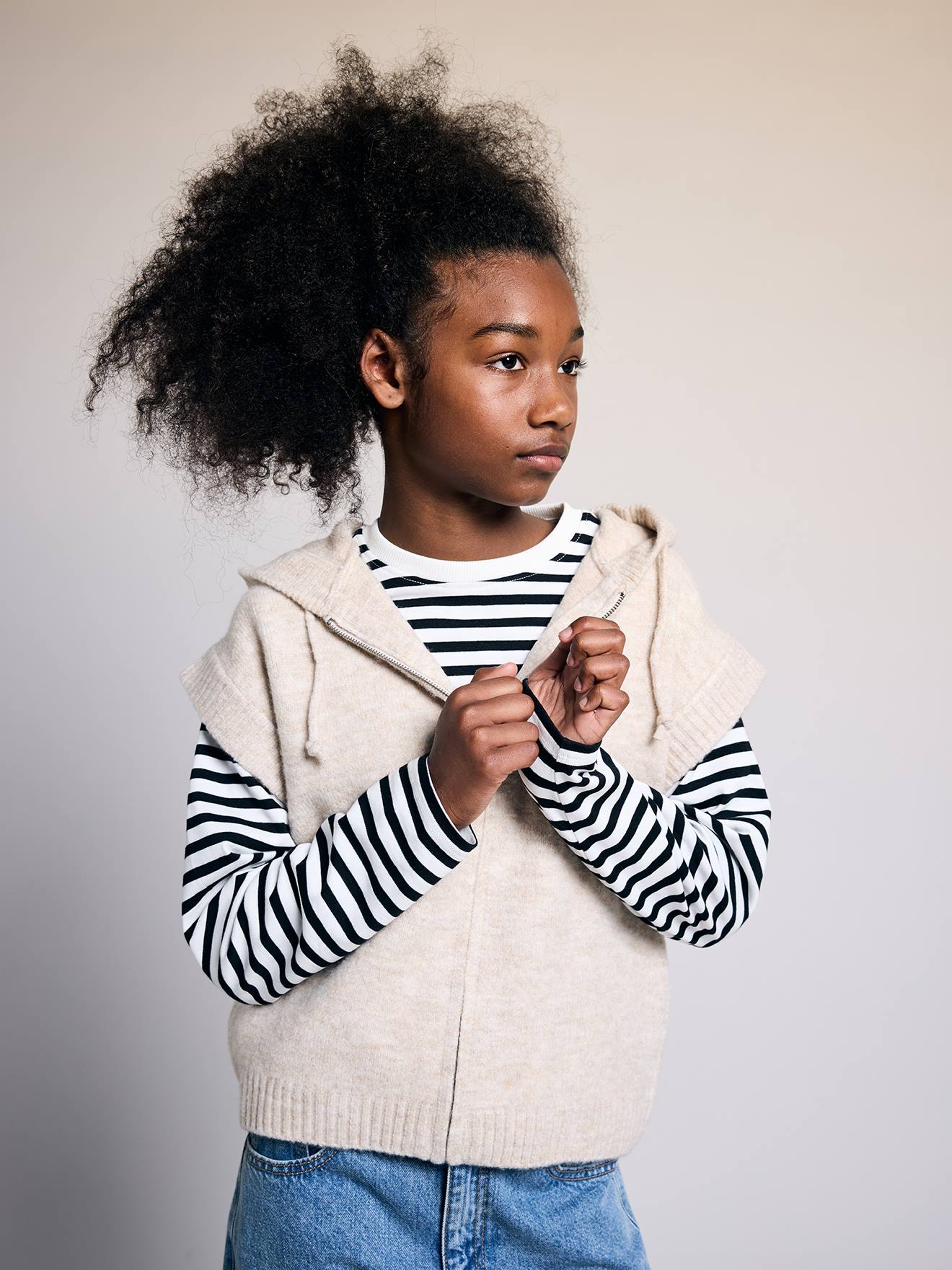 Gilet sans manches fille capuche zipp beige 26$