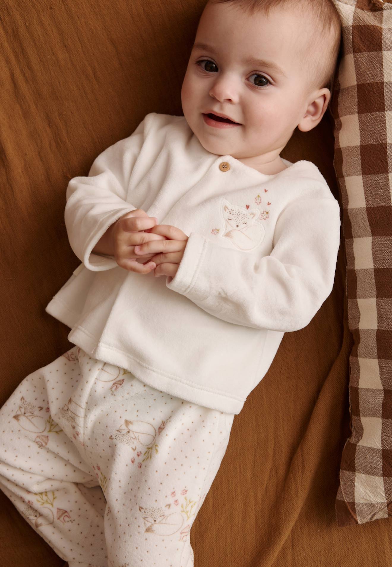 Ensemble Bébé Gilet Et Pantalon Avec Pieds En Velours Doucette Ecru Ensemble Bébé Gilet Et Pantalon Avec Pieds En Velours Doucette Ecru