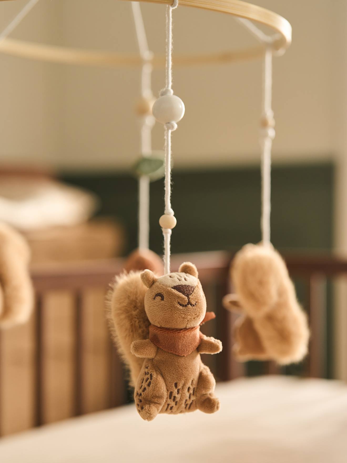 Mobile musical pour lit bébé beige (Vertbaudet) - Image 1